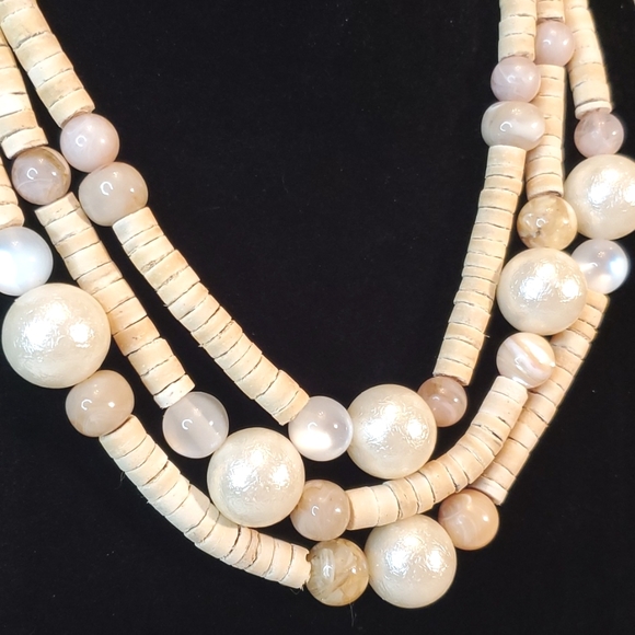 🍂THREE STRANDS OF BEIGE BEADS w/FAUX PEARLS🍂 - Picture 2 of 4